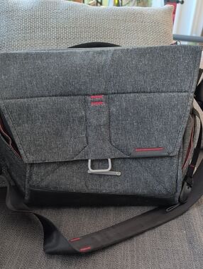 Peak Design 13" Everyday Photography Messenger Bag V1